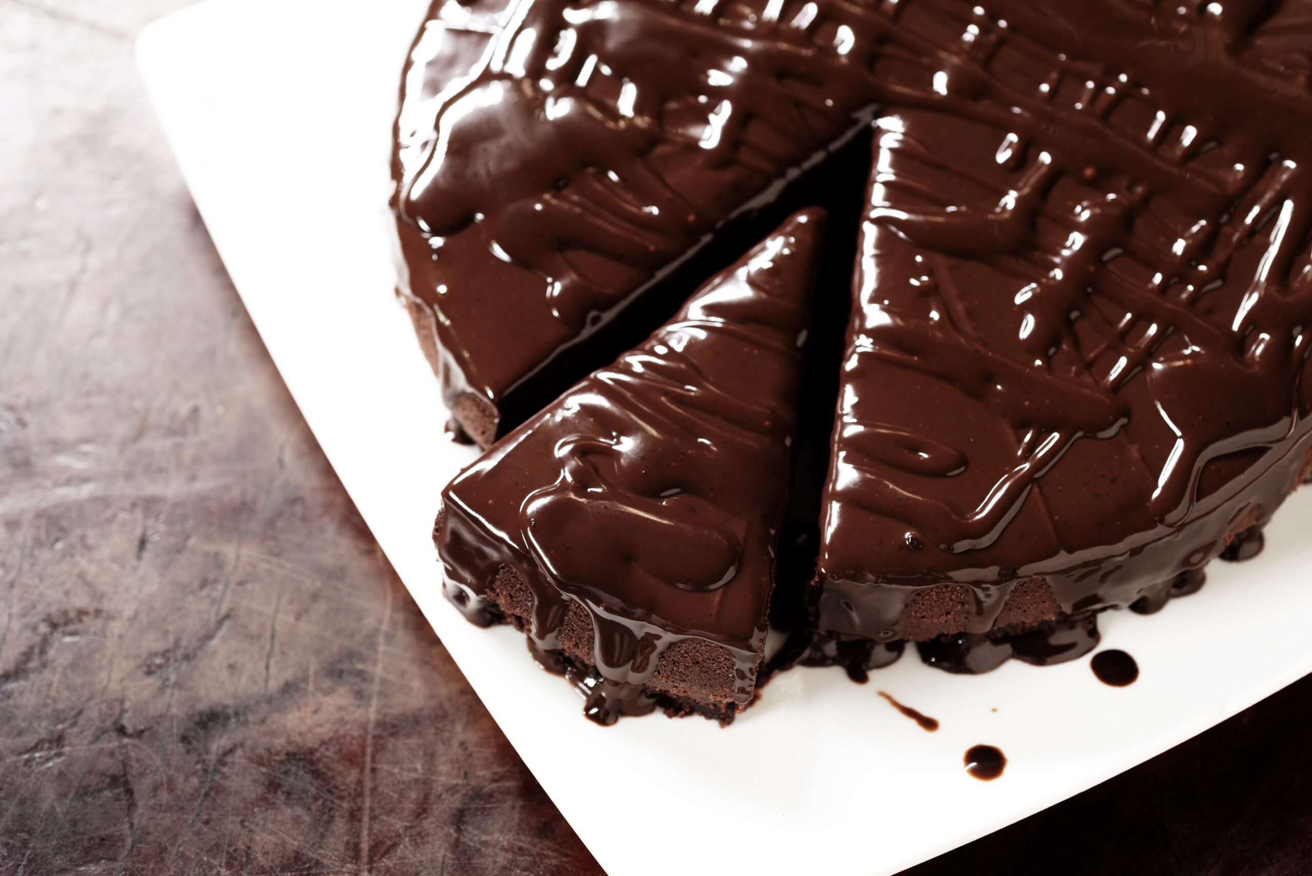 Chocolate cake with fudge icing - Natura